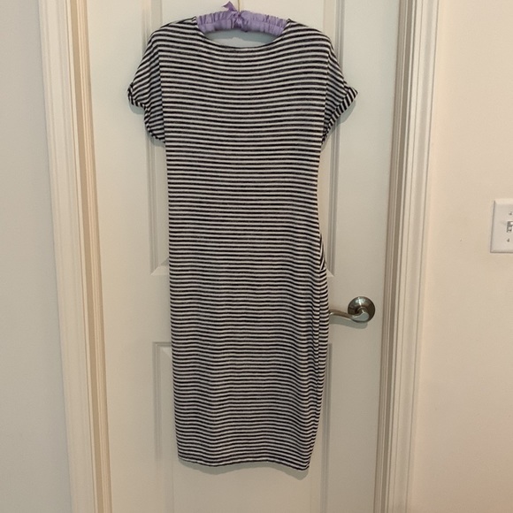 Black and Navy Gap Dress - Picture 4 of 4